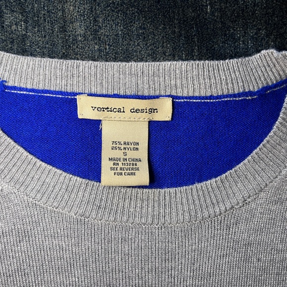 Vertical Design geometric print sweater, Size small, vegan version. - Picture 6 of 7